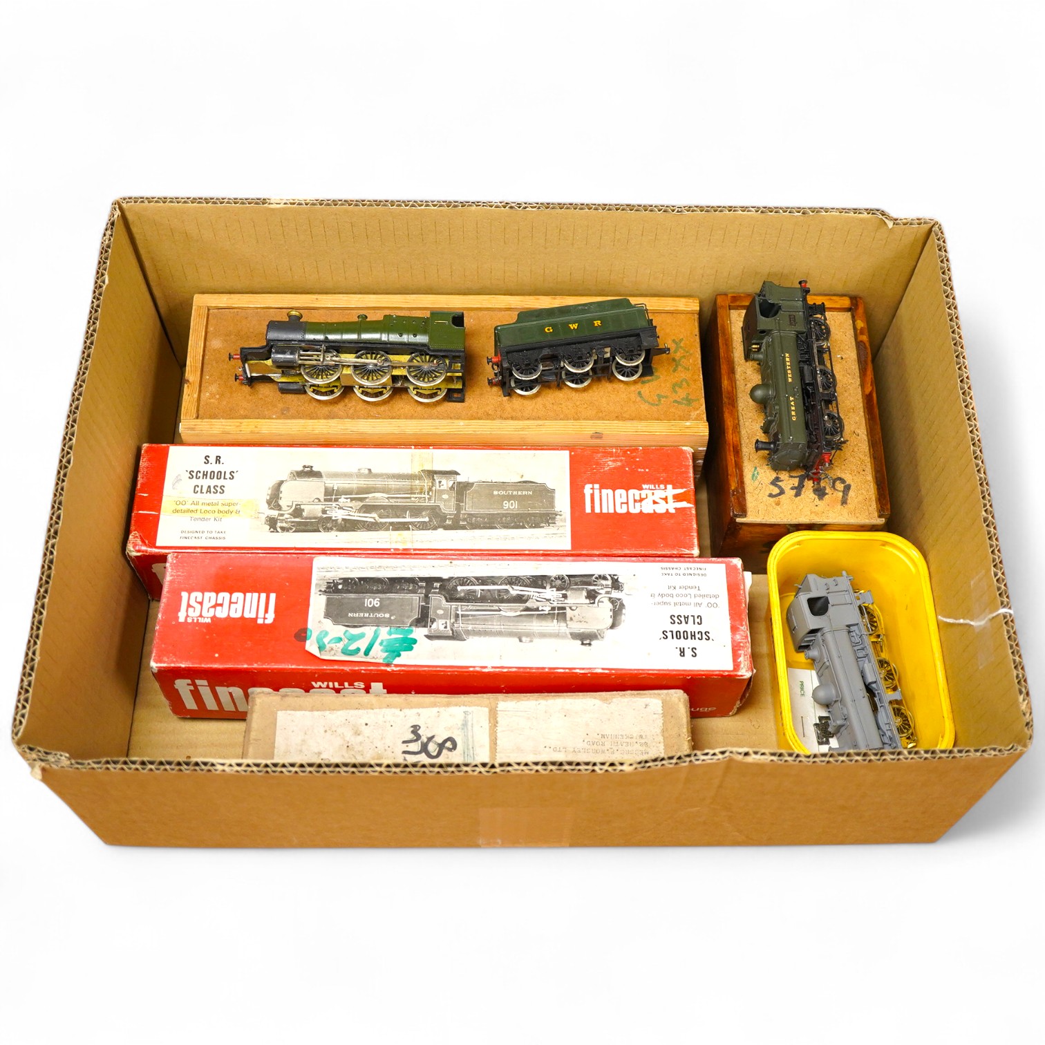 Six EM gauge Southern Railway kit built locomotives; two class 57xx 0-6-0PT, an SR class N15, 763, a Wills Finecast kit for an SR Schools Class, a part built GWR 2-6-0, and a part built kit for a 4-4-0 tender locomotive